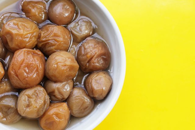 Umeocet vzniká jako vedlejší produkt fermentace švestiček umeboshi | foto: Shutterstock