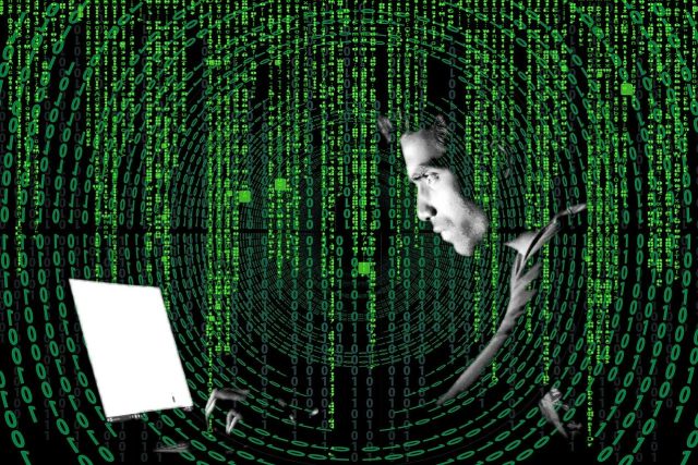 Špičkovým hackerům mohou čelit jen špičkoví IT odborníci | foto: Robinraj Premchand,  Pixabay