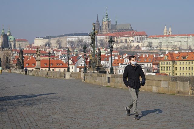 Česko se stále potýká s opatřeními při koronavirové epidemii | foto: Shutterstock