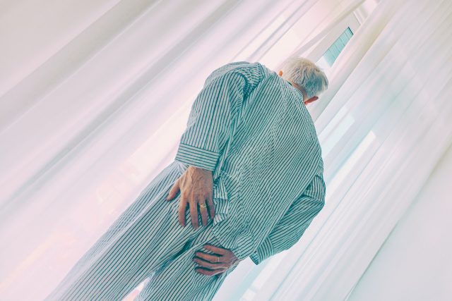 Senior v pyžamu | foto: Fotobanka Unsplash