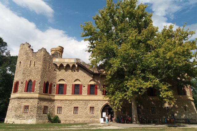 Janův hrad je doslova magnetem na turisty  | foto: Hana Ondryášová,  Český rozhlas