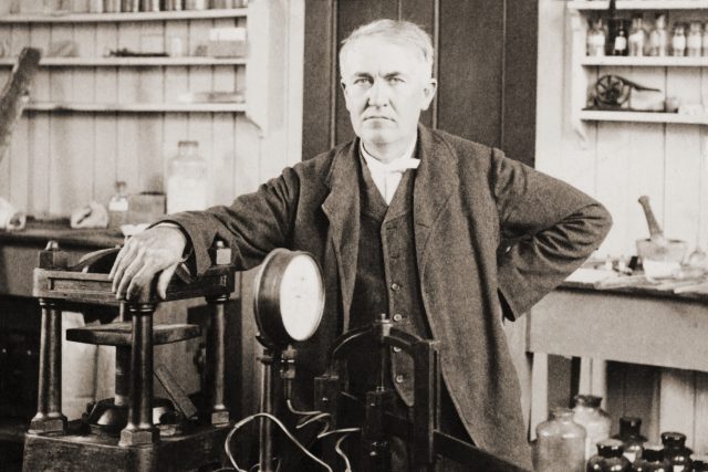 Thomas A. Edison ve své laboratoři kolem roku 1901 | foto: Shutterstock