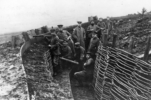 Němečtí vojáci v zákopu | foto: Profimedia