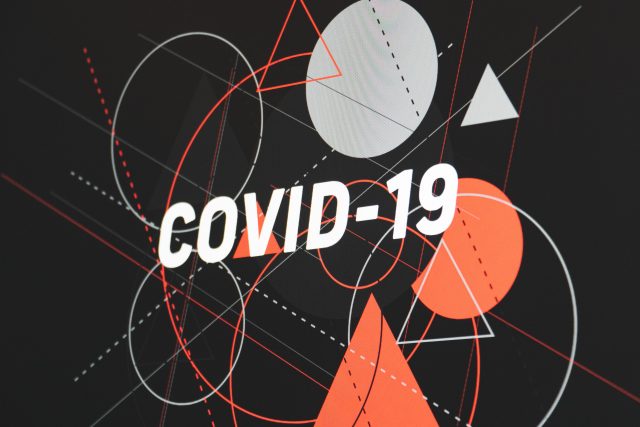 COVID-19,  onemocnění,  které způsobuje nový typ koronaviru | foto: Martin Sanchez,  Fotobanka Unsplash