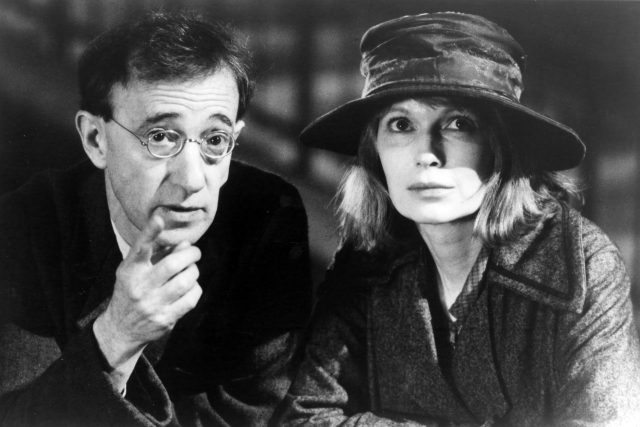 Woody Allen a Mia Farrow,  z filmu Stíny a mlha  (1991) | foto: Profimedia