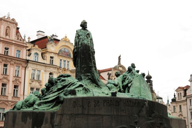 Socha mistra Jana Husa na Staroměstském náměstí v Praze | foto: Fotobanka Profimedia