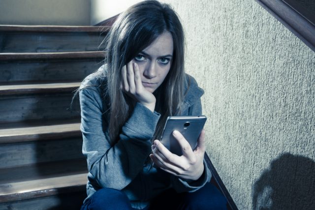 Nenávistné komentáře na sociálních sítích způsobují obětem velké trauma | foto: Shutterstock