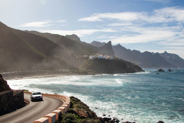 Ostrov Tenerife nabízí vysoké hory i krásné pláže | foto: Unsplash,  Licence Unsplash