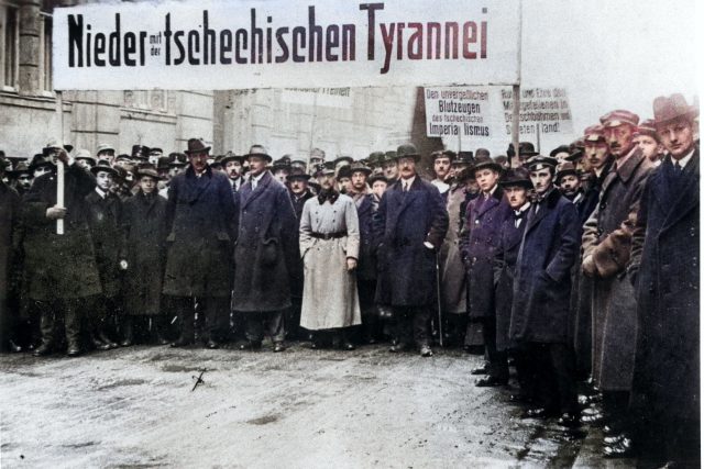 Protičeská demonstrace ve Vídni  (1919,  digitálně kolorováno) | foto: ČTK / SZ-Photo / Scherl