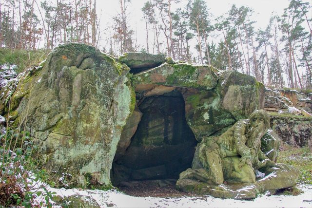 Jeskyně a její obyvatel,  poustevník Jan Garinus jsou součástí Braunova betlému u Kuksu | foto: Vladislava Wildová,  Český rozhlas