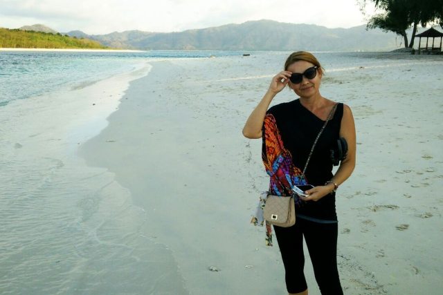 Jolana Voldánová na jednom téměř opuštěném ostrůvku mezi Bali a Lombokem | foto: Archiv Jolany Voldánové