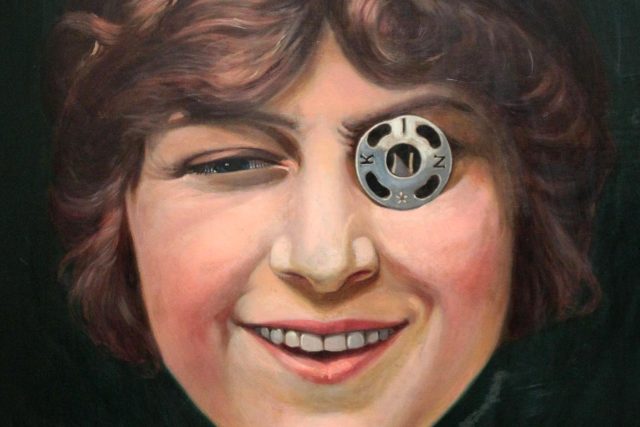 František Kupka: Dívka s patentkou. Portrét mladé Elizabeth Coyensové s patentkou na oku je dobře známý jako logo firmy Koh-i-noor | foto: Radek Cihla /MAFRA/,  Fotobanka Profimedia