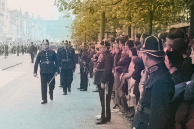 Četníci na 1. máje 1934 v Praze  (digitálně kolorováno) | foto: ČTK