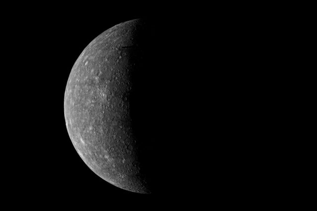 Planeta Merkur na záběru pořízeném sondou Mariner | foto: NASA,  Unsplash,  Licence Unsplash