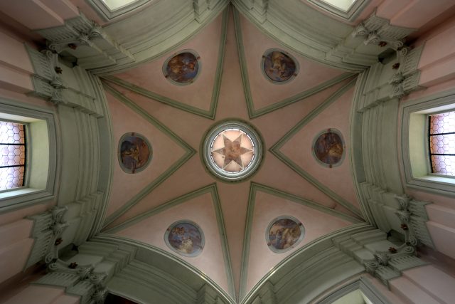 Interiér kaple Jména Panny Marie v Mladoticích | foto: Aleš Filip