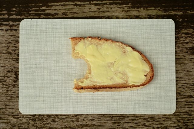 Roztíratelné tuky jsou levnou alternativou másla. Mnohé z nich i jako máslo chutnají | foto:  congerdesign,  Pixabay