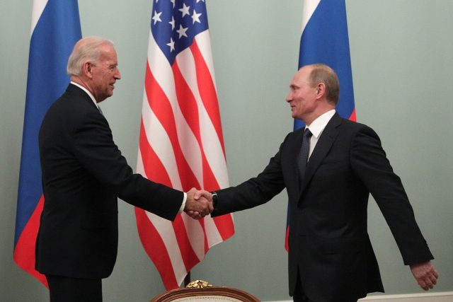 Dohoda s Ruskem není podle Spojených států možná.  (Na snímku Joe Biden a Vladimir Putin během setkání v Moskvě v roce 2011) | foto: Fotobanka Profimedia