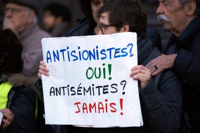 Žluté vesty a antisemitismus ve Francii | foto: Fotobanka Profimedia