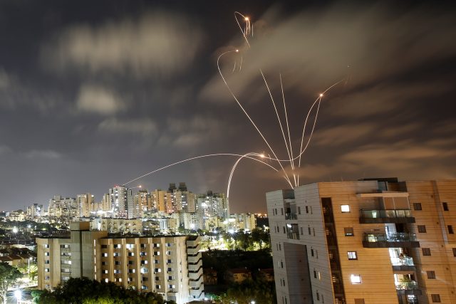 Útoky Hamásu na Izrael pokračují | foto: Amir Cohen,  Reuters
