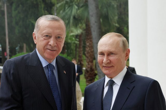 Turecký prezident Recep Tayyip Erdogan se v Soči sešel s ruským prezidentem Vladimirem Putinem | foto: Reuters