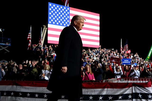 Bývalý prezident Donald Trump na shromáždění na podporu republikánských kandidátů v Daytonu ve státě Ohio | foto:  Reuters,  Reuters