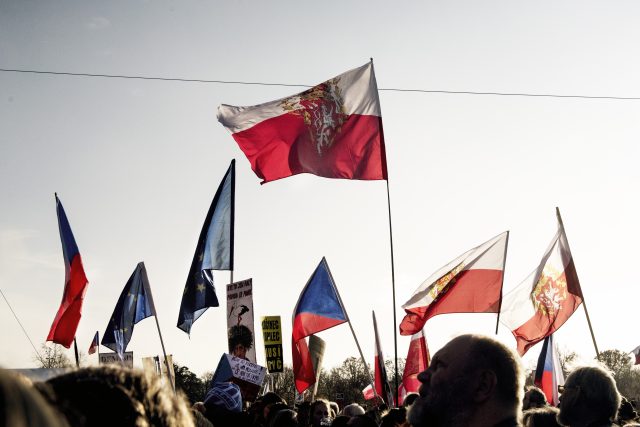 Demonstrace Letná 16.11.2019 | foto: Michaela Danelová,  iROZHLAS.cz