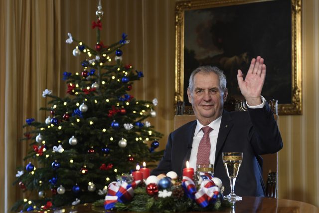 Prezident Miloš Zeman na zámku v Lánech přednesl své vánoční poselství | foto: Michal Krumphanzl,  ČTK