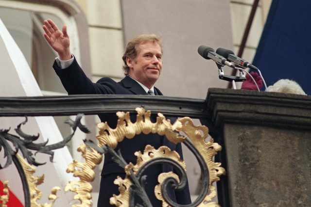 Prezident Václav Havel po svém zvolení prezidentem na Pražském hradě 29. prosince 1989 | foto: Lubomír Kotek,  Profimedia
