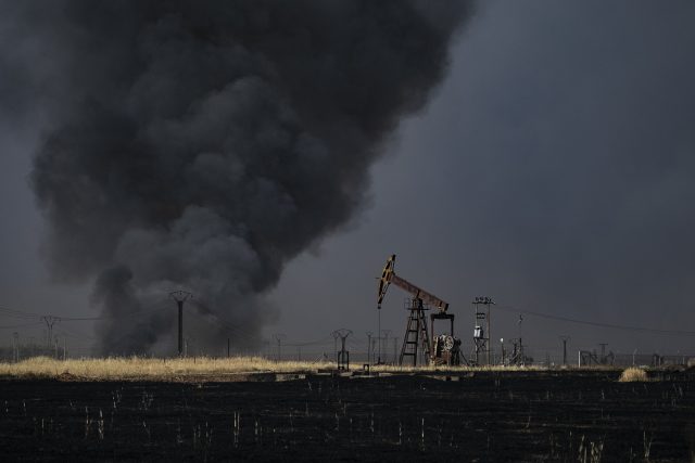 Požár ropných rafinérií Saúdskou Arábii citelně poškodil  (ilustrační snímek) | foto: Profimedia