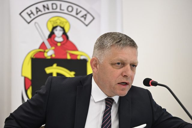 Premiér Robert Fico na výjezdním zasedání vlády v Handlové,  po jehož skončení na něj byl spáchán atentát | foto: TASR / Profimedia