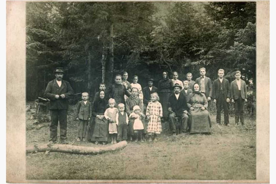 Obyvatelé Vařákových pasek v roce 1927 | foto: Post Bellum