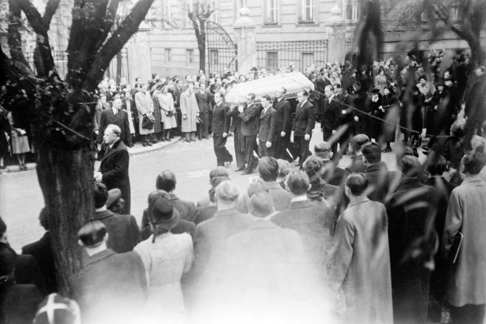 Pohřeb Jana Opletala 15. listopadu 1939 | foto: ČTK