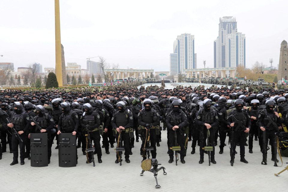 Čečenské jednotky na náměstí v Grozném | foto: Reuters