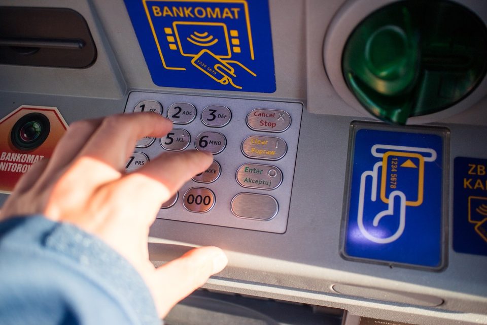 Bankomat | foto: Michal Jarmoluk,  Pixabay,  CC0 1.0