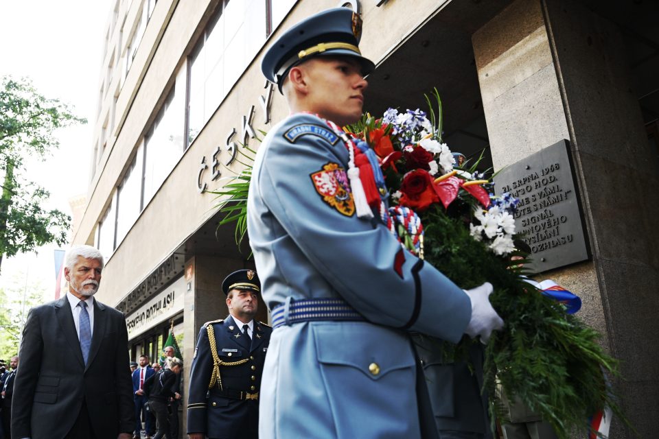 Pieta k 21. srpnu před budovou Českého rozhlasu | foto: René Volfík,  iROZHLAS.cz