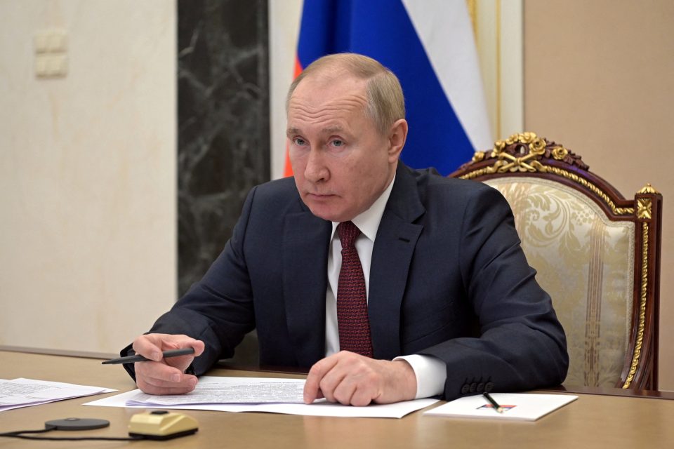 Ruský prezident Vladimir Putin se účastní online schůzky se zástupci vlády  (leden 2021) | foto: Reuters