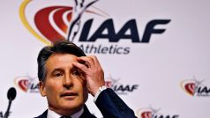 Prezident IAAF Sebastian Coe na tiskové konferenci ve Vídni