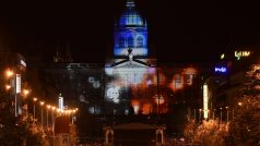 Národní muzeum rozzářila projekce s názvem Svědek dějin připomínající významné okamžiky československé historie